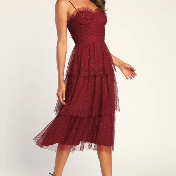 Elegant Burgundy Tiered Dress - Picture 3 of 7